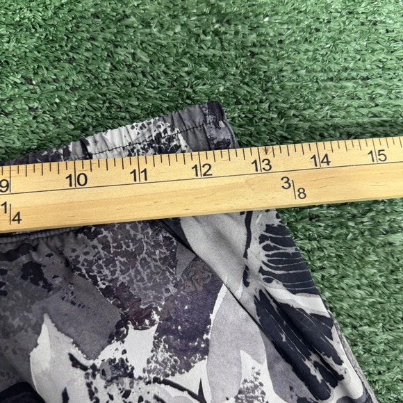 Lululemon Shorts Mens Small Gray Black Floral Print Lightweight Athletic - Picture 4 of 6